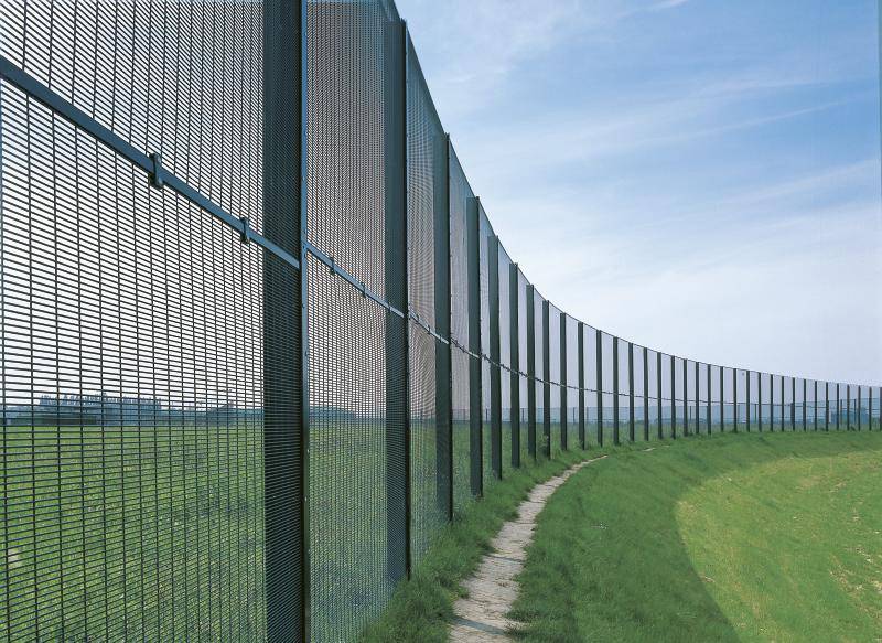 Durable Metal Hardware Cloth for Industrial & Humanitarian Use | Chch Fence